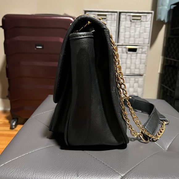 Black Shoulder bag in great condition. - Picture 5 of 5